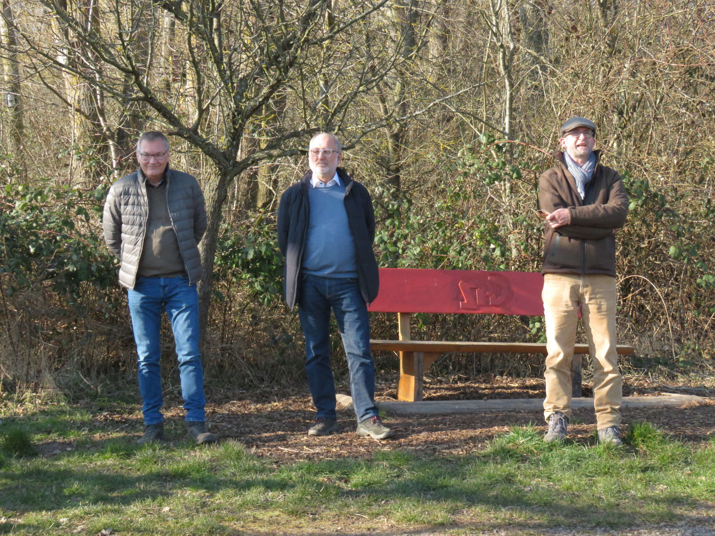 Eberhard Veith (technischer Geschäftsführer), Roland Krämer (Kurator) und Umweltminister Reinhold Jost (Vorsitzender) präsentierten im Windpark Schiffweiler einen Aspekt der vielfältigen Arbeit der Naturlandstiftung Saar.